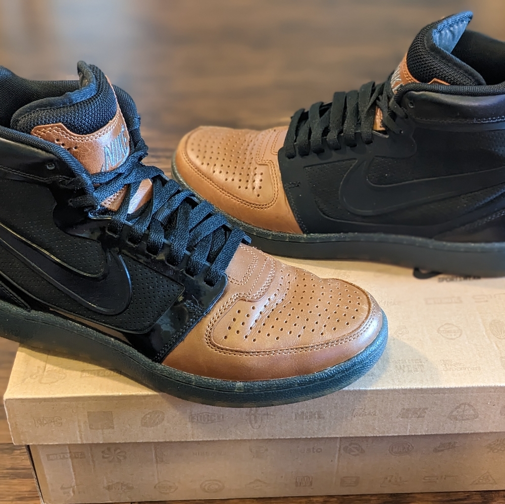 Nike Trainer Clean Sweep Premium sz 9